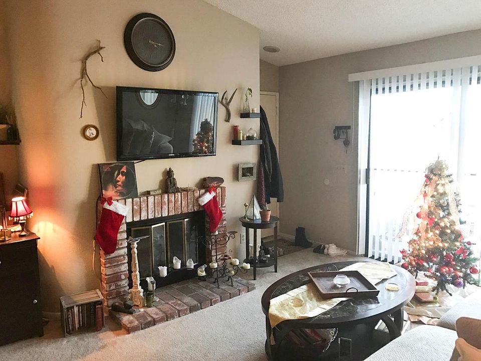 Spacious living room with fireplace