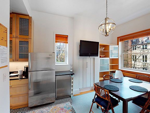 4th image of 31 W 10th St APT 3