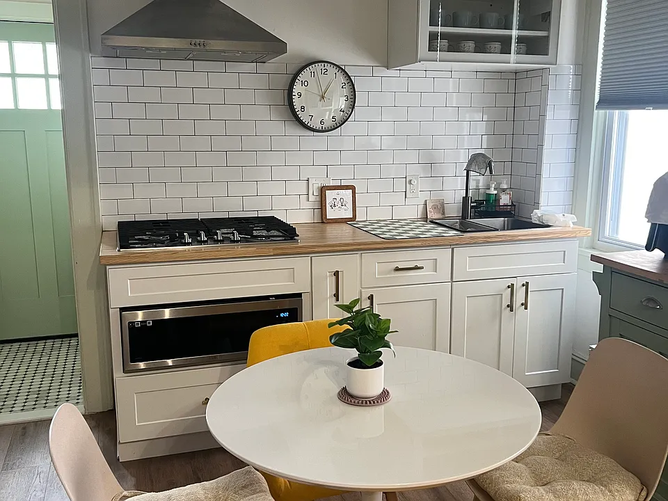 Kitchen/Dining area