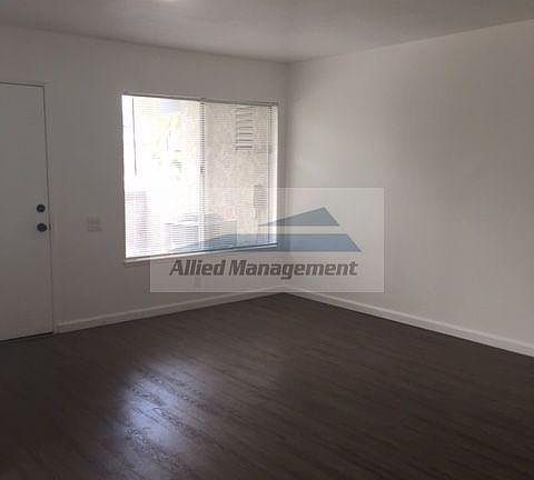 3rd image of 793 Windwood Dr