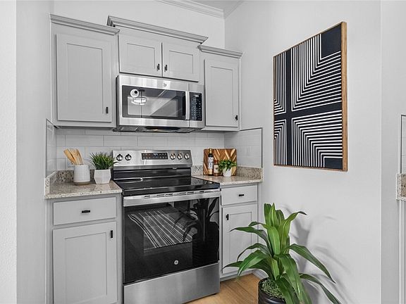5th image of 1115 N Leverett Ave APT 201