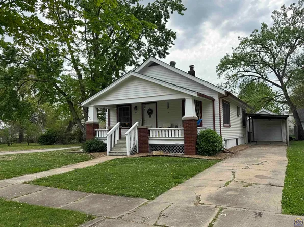 327 S Mechanic St, Emporia, KS 66801