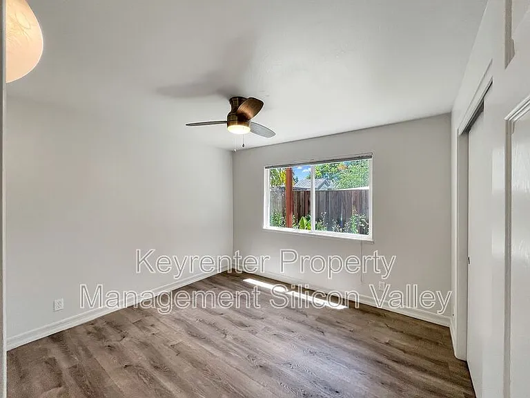 923 Ravenscourt Ave #1 — Photo 10