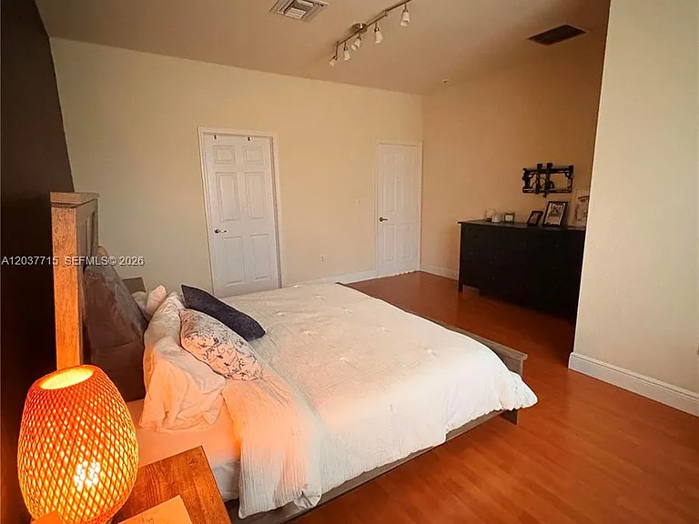 280 Las Brisas Cir #280 — Photo 16