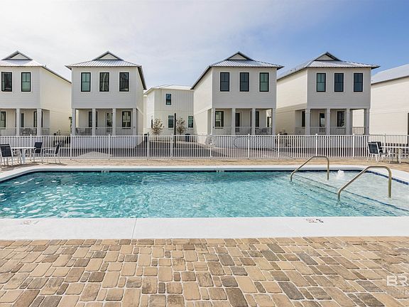 3rd image of 5 Westgate Cir
