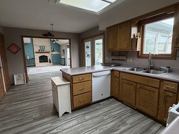 5th image of 8522 Summerset Pl