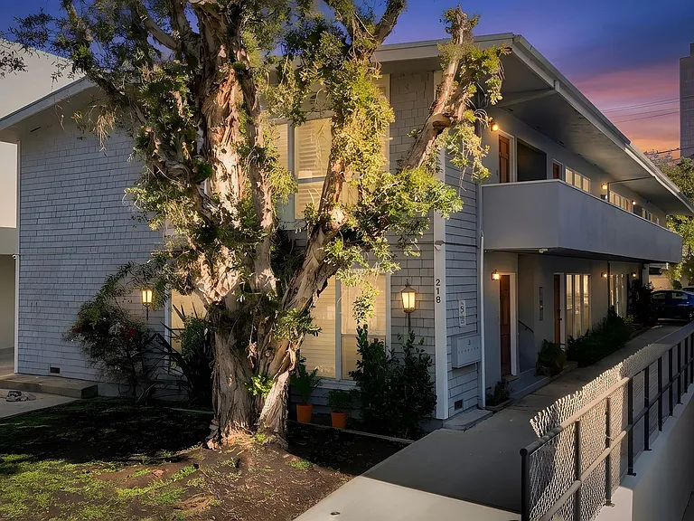 218 S Gale Dr — Photo 1
