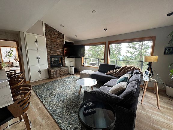 Family room off the kitchen