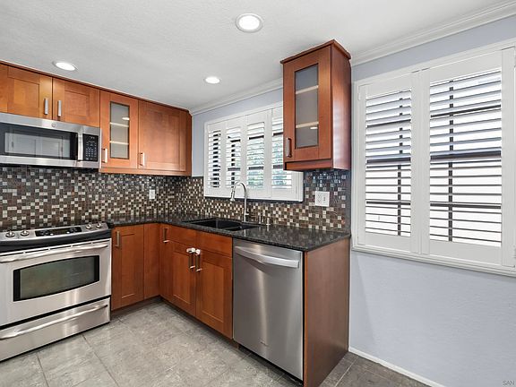 4th image of 1411 Robinson Ave APT 14