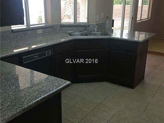 3rd image of 820 Majestic Rock Cir