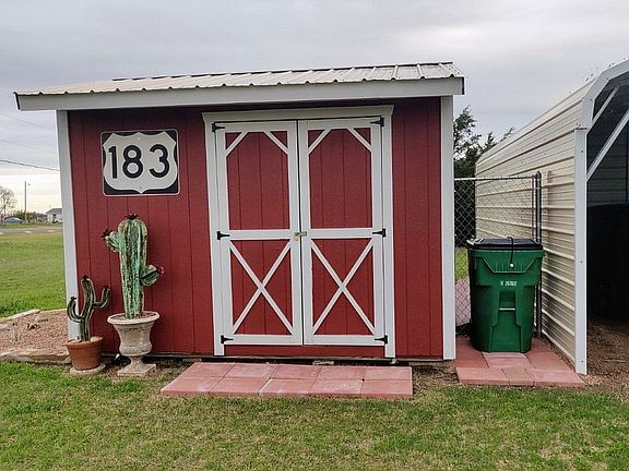 3rd image of 825 Us Highway 183 N
