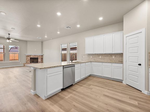 3rd image of 3211 Cottonwood Ave
