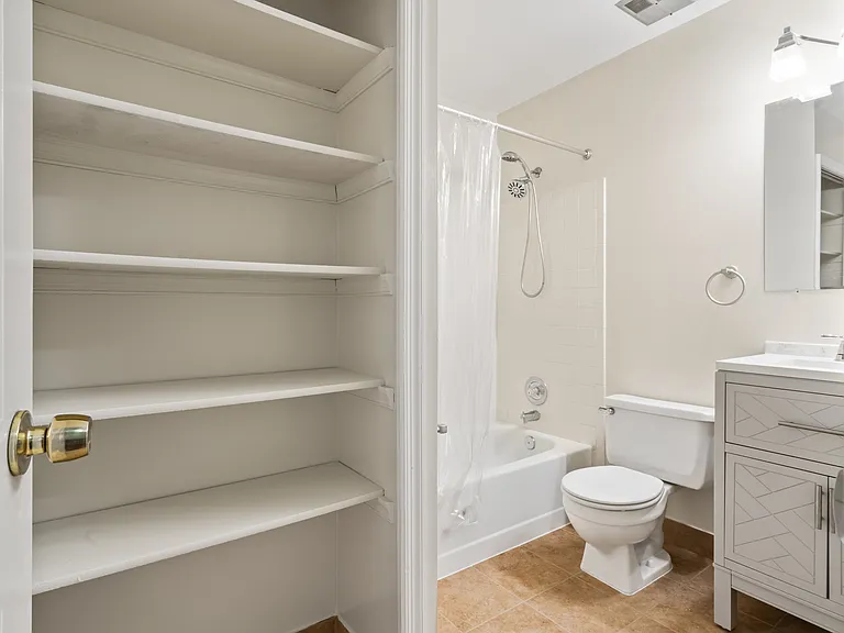 2820 Mozart Dr — Photo 10