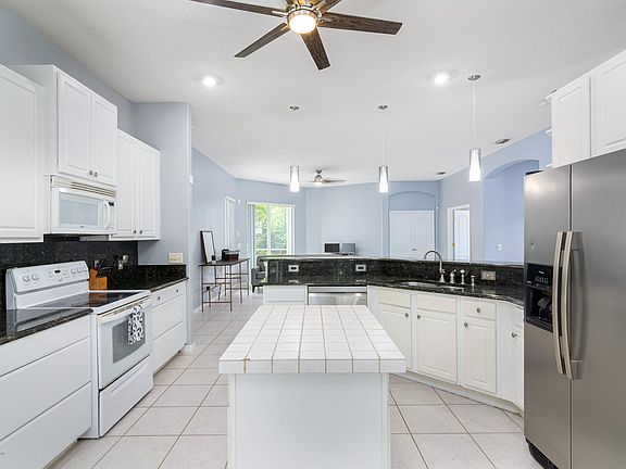 5th image of 1813 Laramie Cir