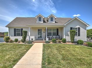 134 May Apple Dr, Bluff City, TN 37618