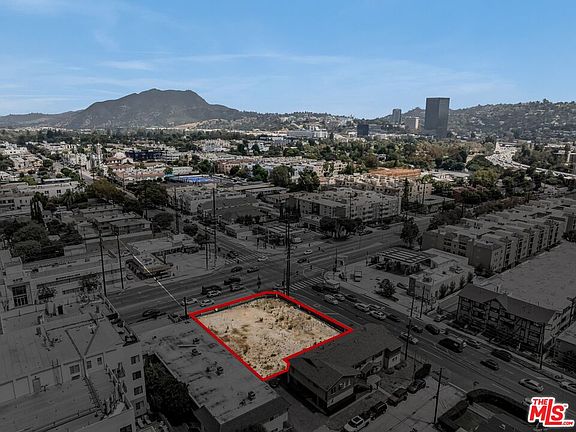 4th image of 11003 Moorpark