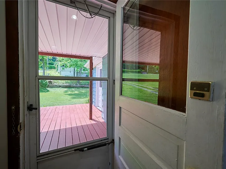 105 Derrick Ln — Photo 8