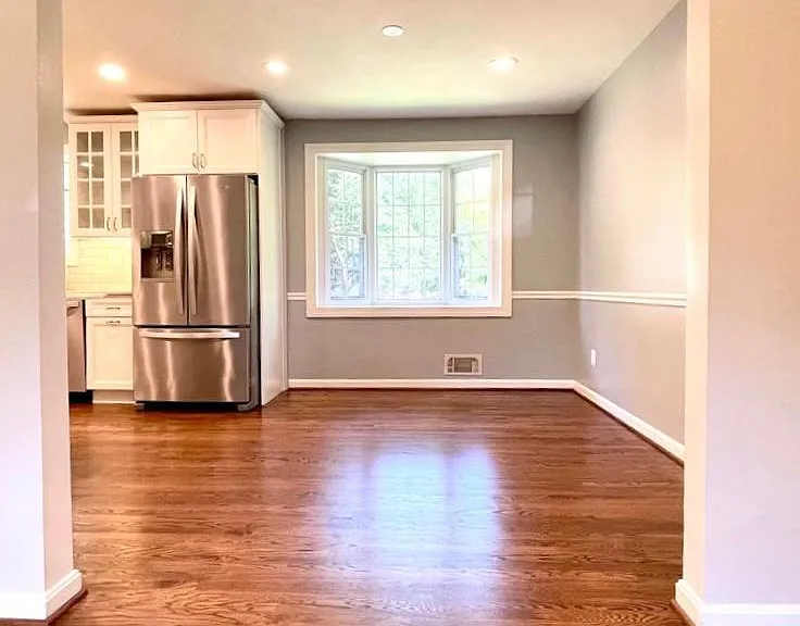 Dinning room with Bay window - upper level