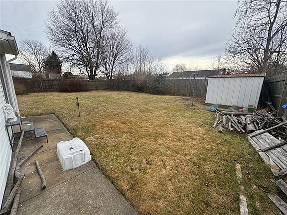 3rd image of 20 Commodore Ave