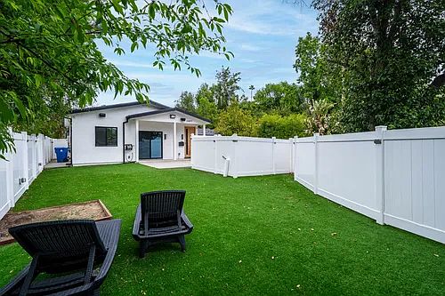 3rd image of 20877 Miranda St