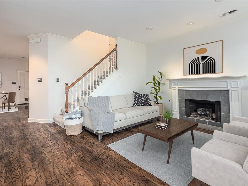 2nd image of 88 Island Crest Cir