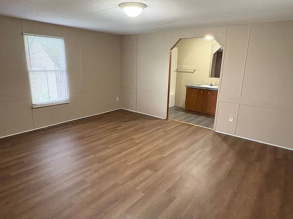 3rd image of 705 Williamsburg Dr