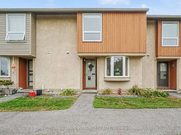 33 Woodfield Dr #C, Ottawa, ON K2G 3Y6