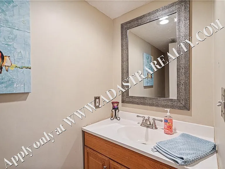 4904 W 157th St — Photo 32