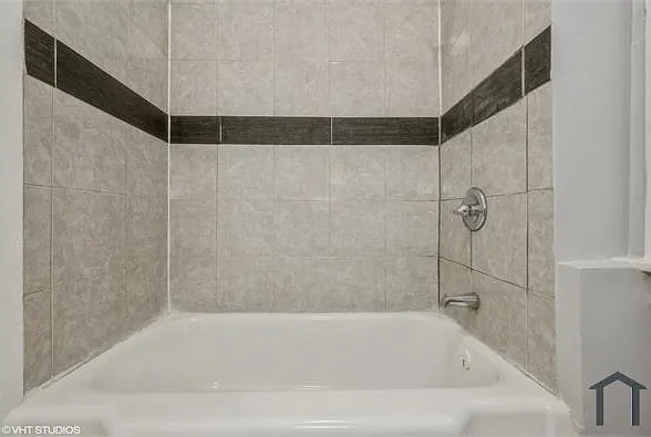 7010 S Claremont Ave — Photo 8