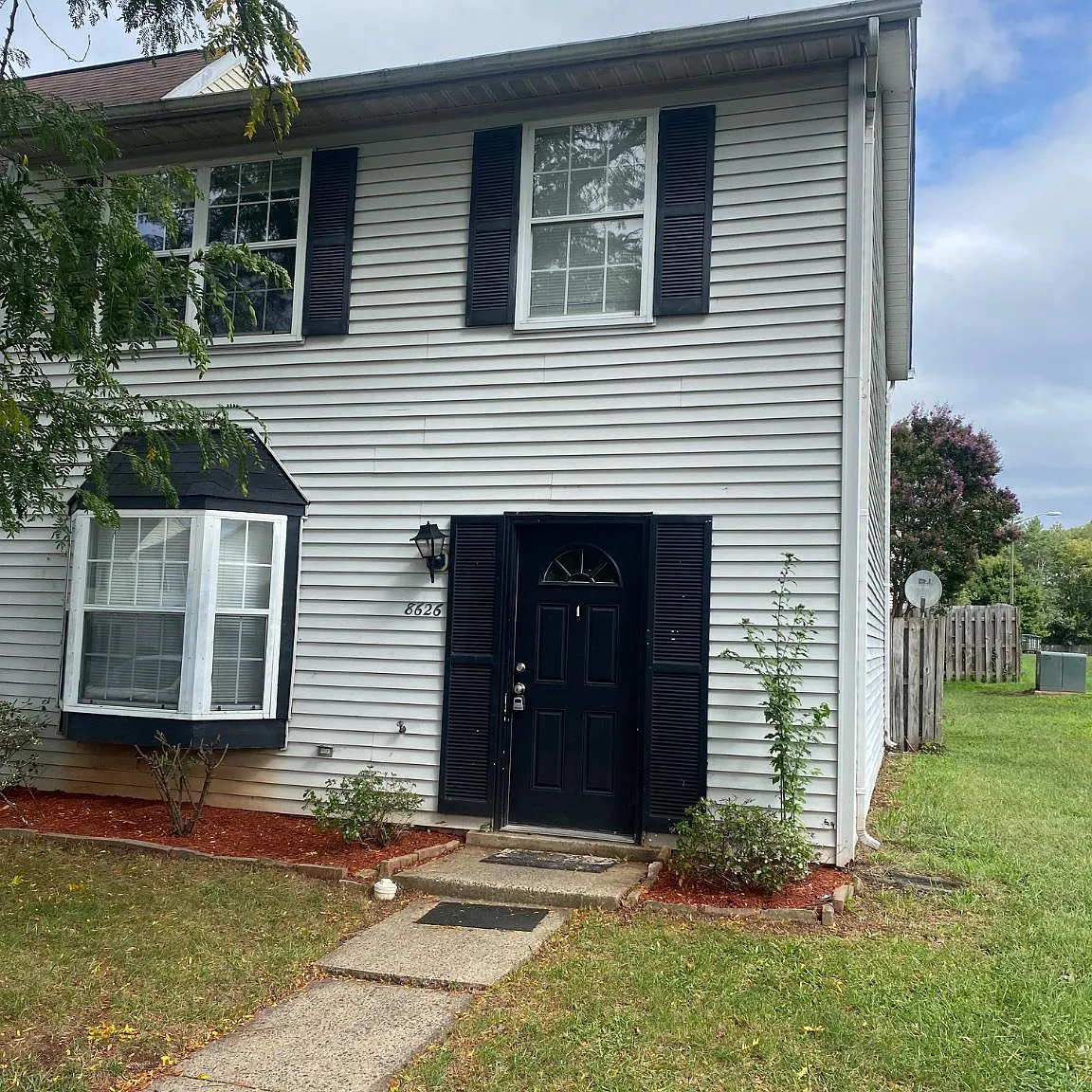 3 bed, 2.5 bath, 1232 sqft, $2,400 — Photo 2