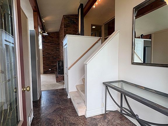 3rd image of 327 Wayne St