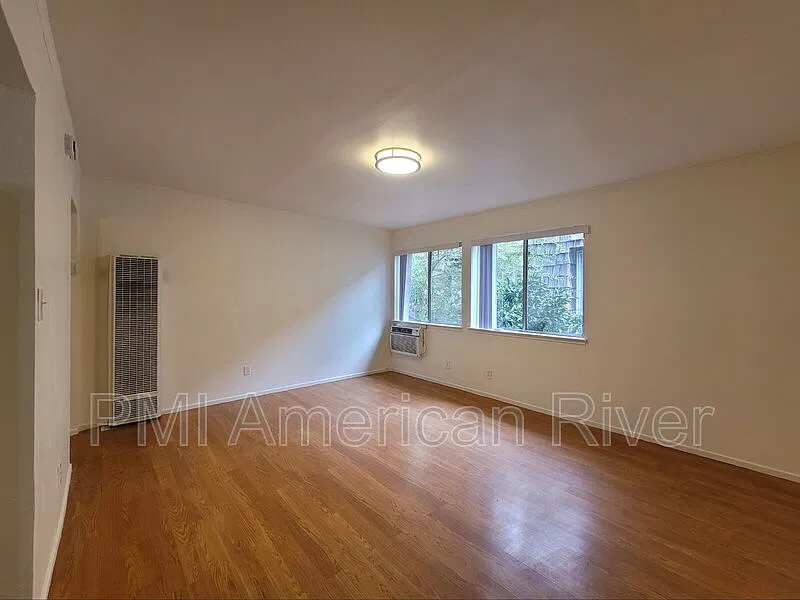 2 bed, 1.0 bath, 650 sqft, $1,750 — Photo 2