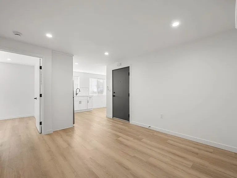 935 S Mariposa Ave — Photo 21