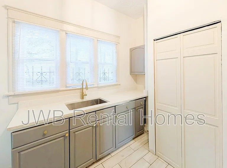 2040 N Laura St — Photo 4