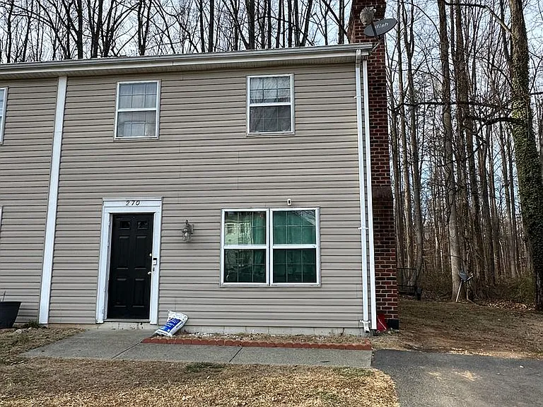 270 Albert Ct — Photo 3