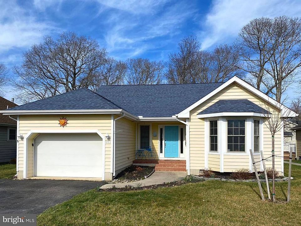 1st image of 203 Lakeside Dr