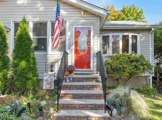 122 Iroquois Ave, Lake Hiawatha, NJ 07034