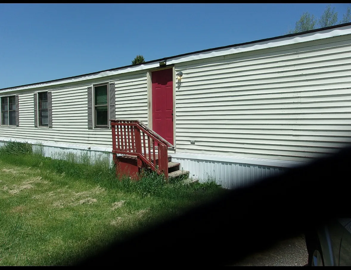 3 bed, 1000 sqft, $803 — Photo 1
