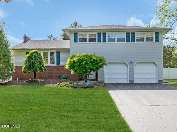 2 Doral Court, Manalapan, NJ 07726