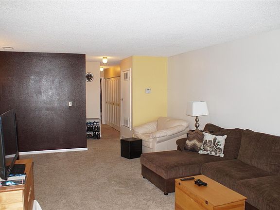 3rd image of 9768 Orangewood Dr