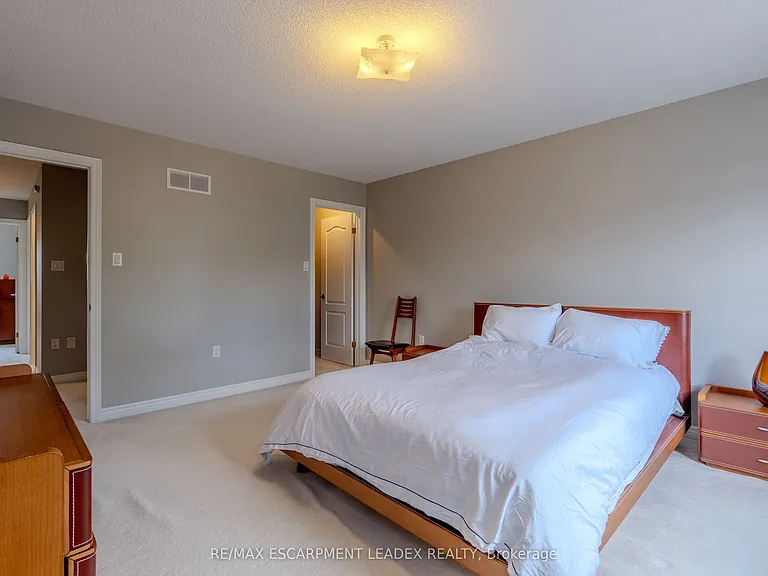 26 Olivia Pl — Photo 17