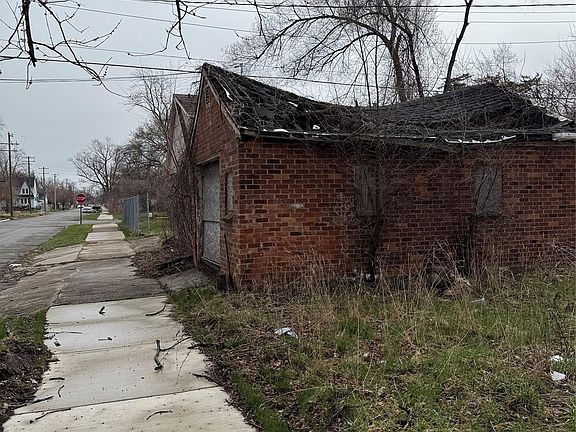 4th image of 15394 Freeland St