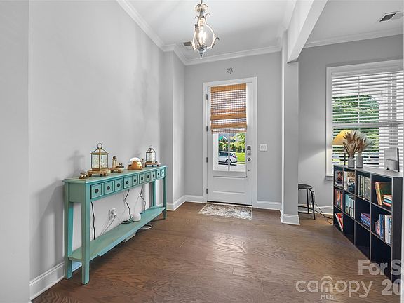 4th image of 5212 Meadowcroft Way