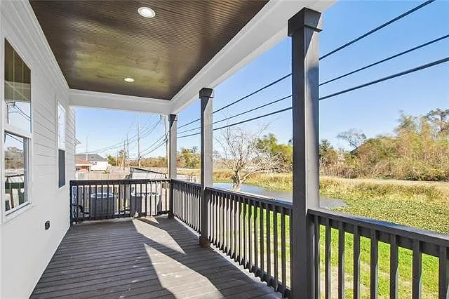 424 Cougar Dr — Photo 3