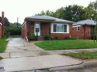 17900 Elizabeth St, Roseville, MI