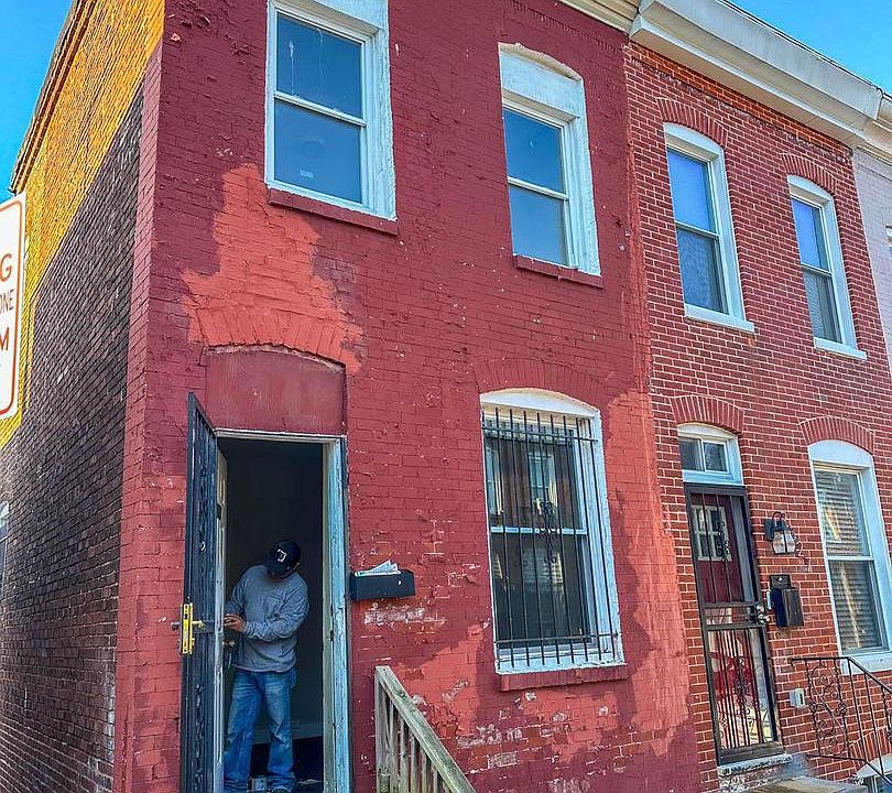 1st image of 2629 Llewelyn Ave