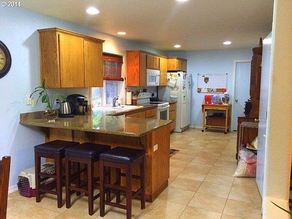 3rd image of 8605 NE Sunnyside Dr