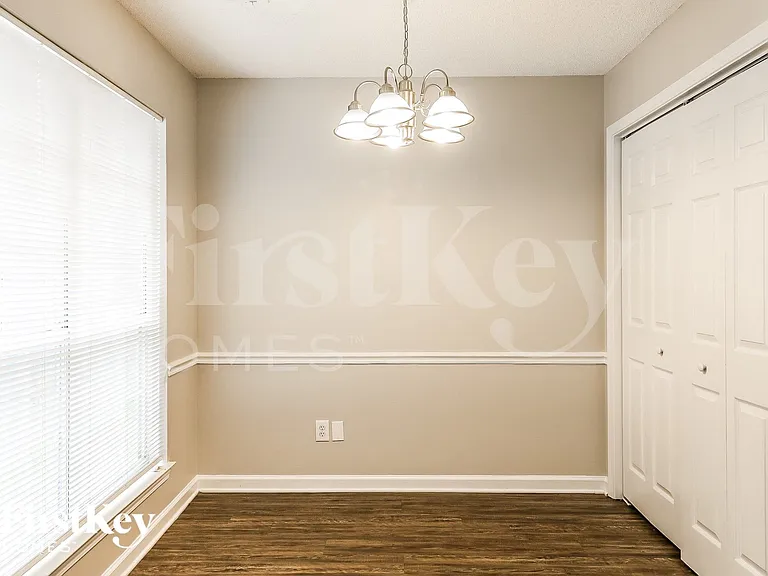 120 Kent Dr — Photo 6