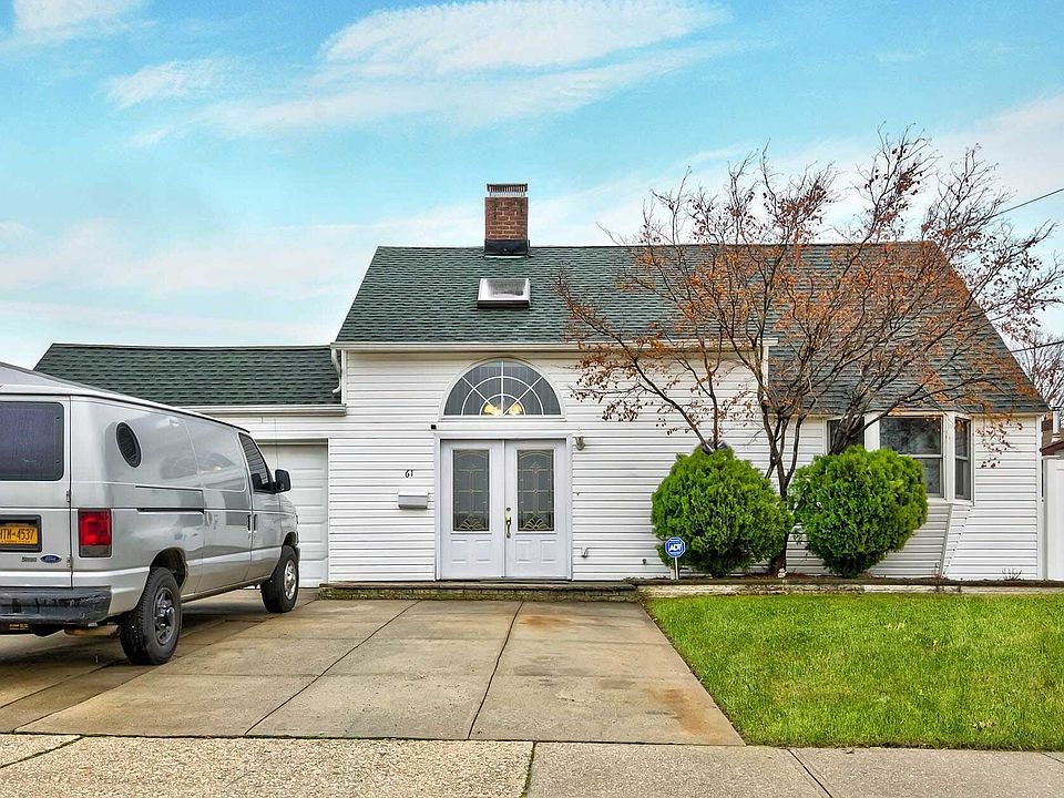1st image of 61 Boxwood Ln