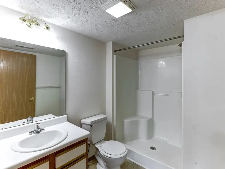 Ozark Mountain Crossing Apartments — Photo 18